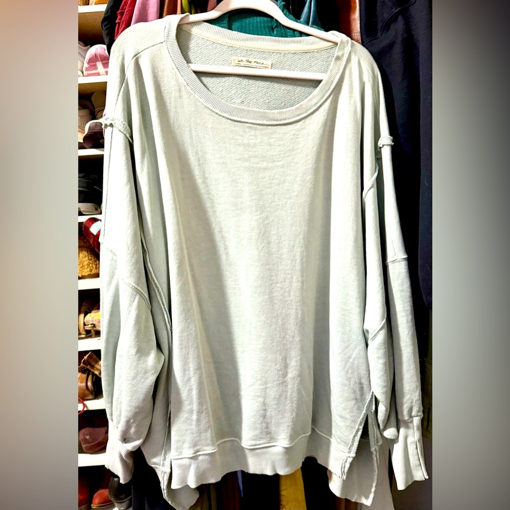 Free people, sweatshirt and size extra large